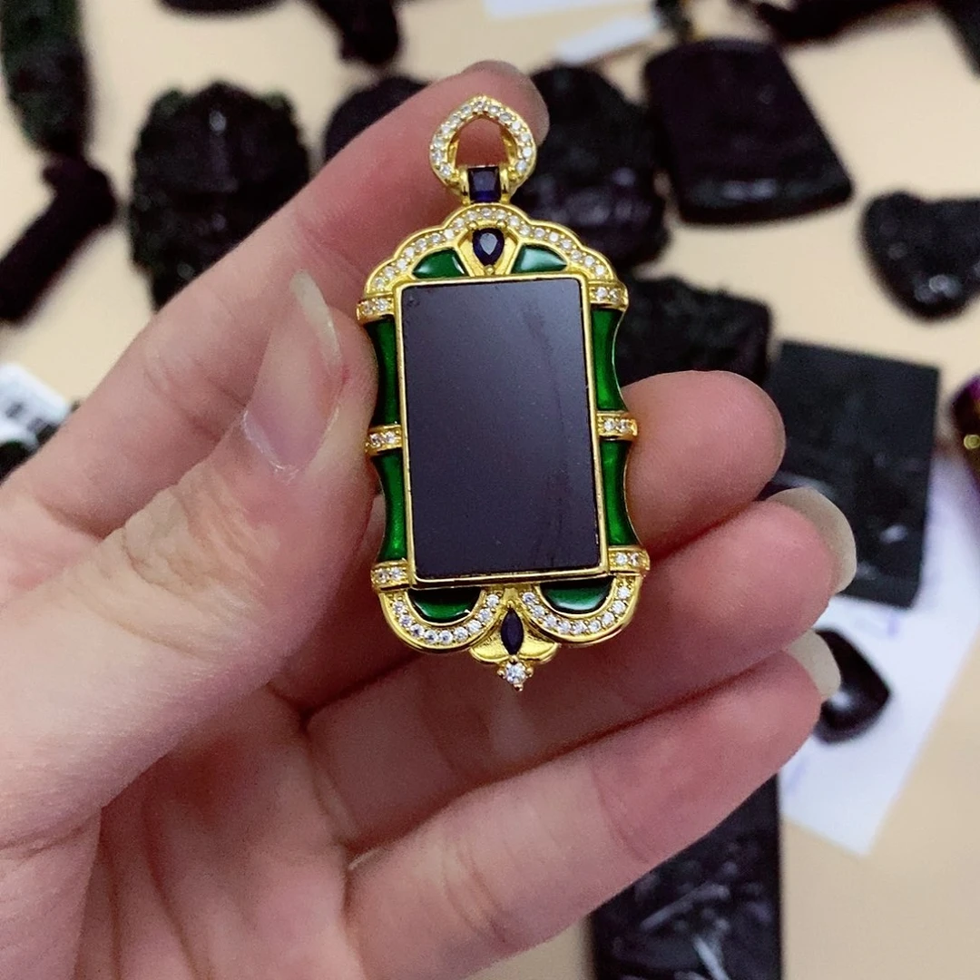 翡翠颈饰未镶嵌翡翠