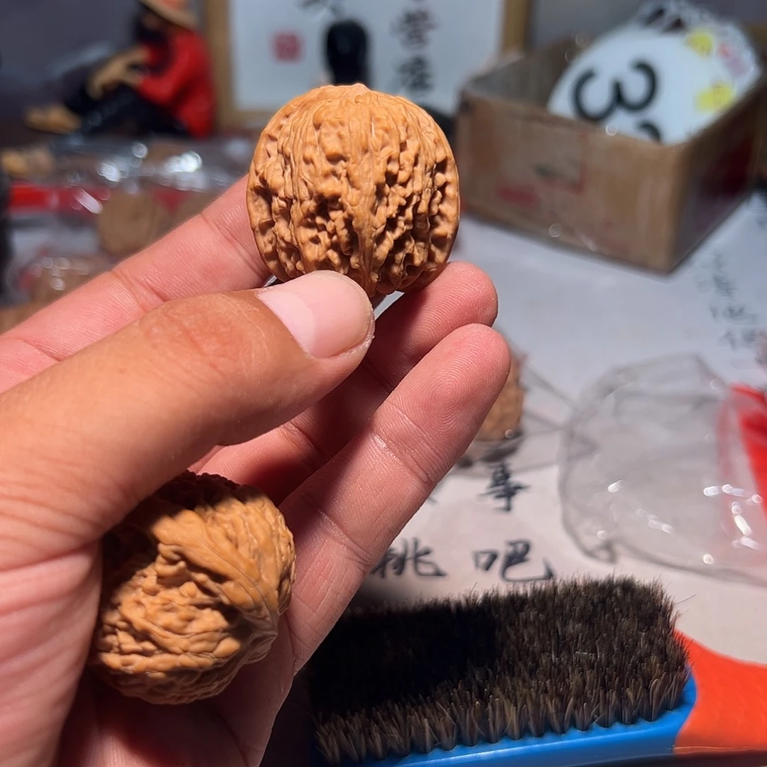 A***怪文玩核桃，白色33号