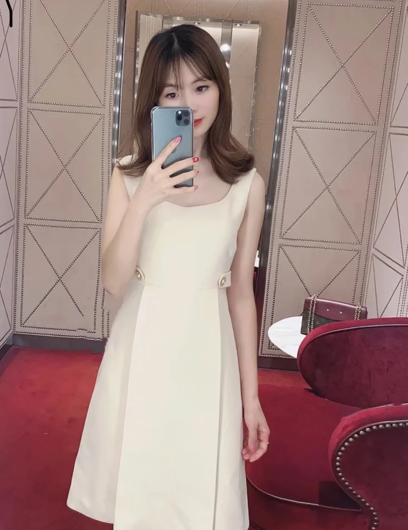 99新 GUCCI/古驰  zz022 桑蚕丝/羊毛 白色金扣无袖连衣裙 42码