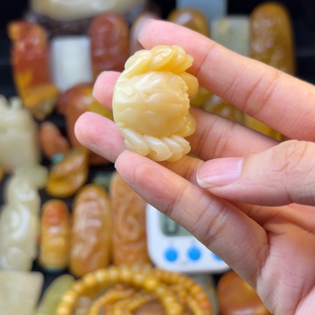 陈***1石英质玉未镶嵌黄蜡石吊坠