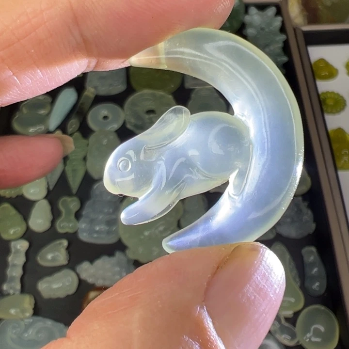 蛇纹石玉未镶嵌颈饰