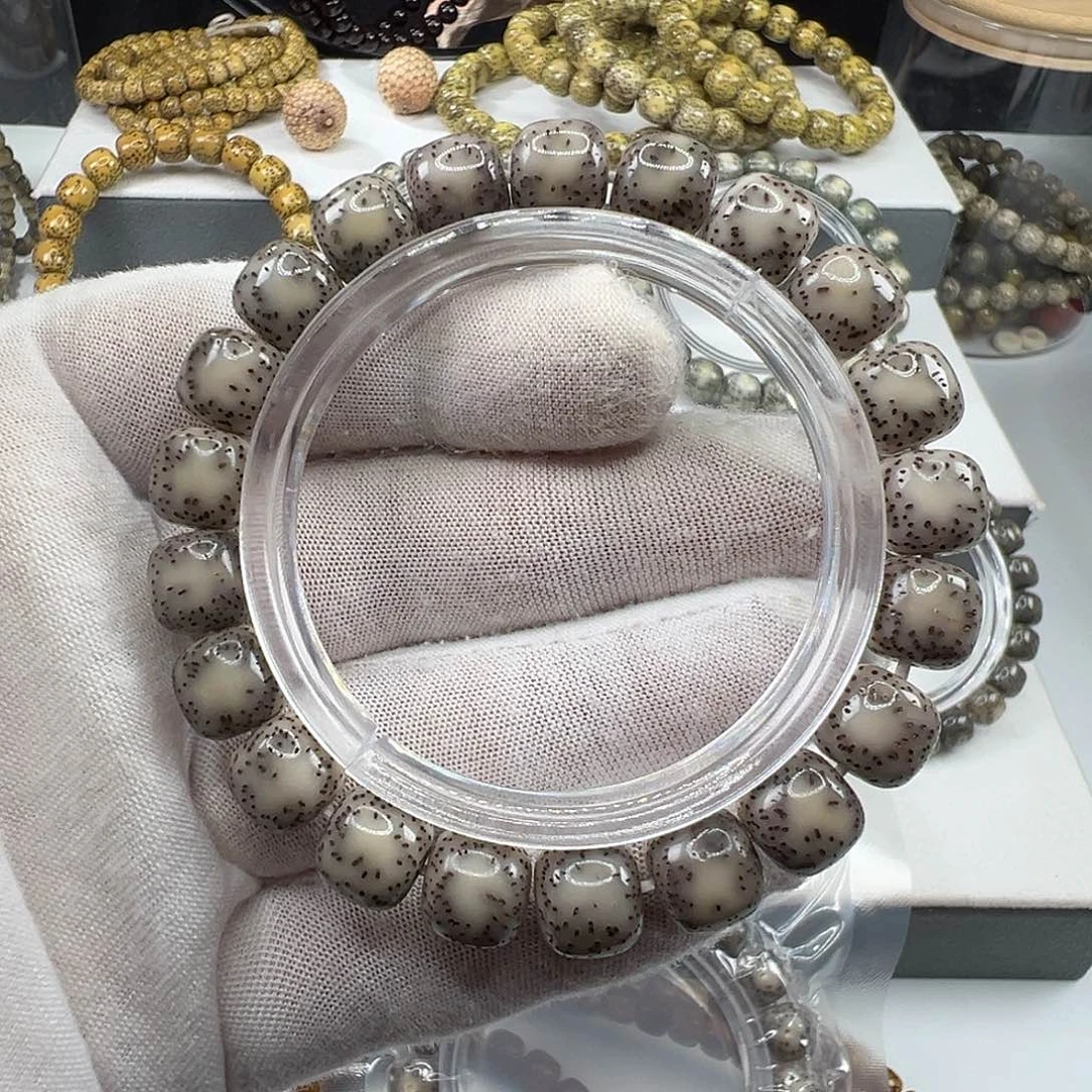 星月菩提手串石玉料10.8×9.8冰润侧留白