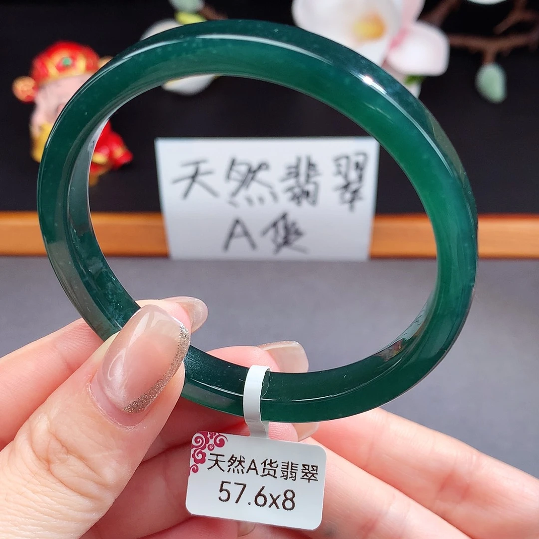 翡翠手镯（圆镯）未镶嵌?**6