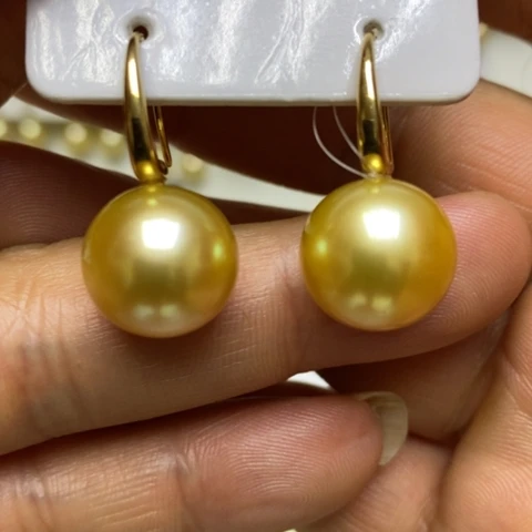 18K金镶嵌海水珍珠耳饰