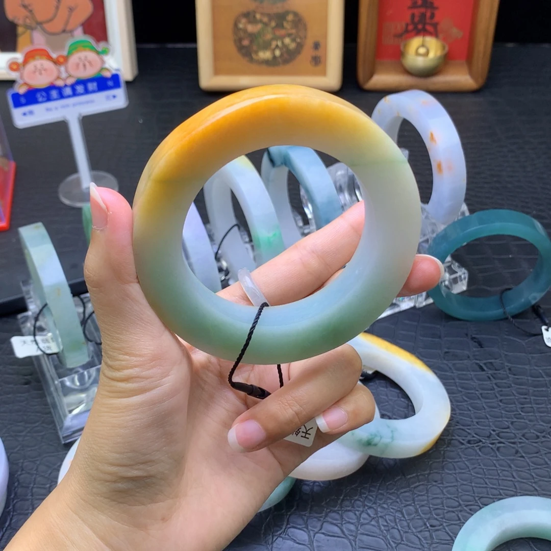 定制翡翠未镶嵌翡翠手镯