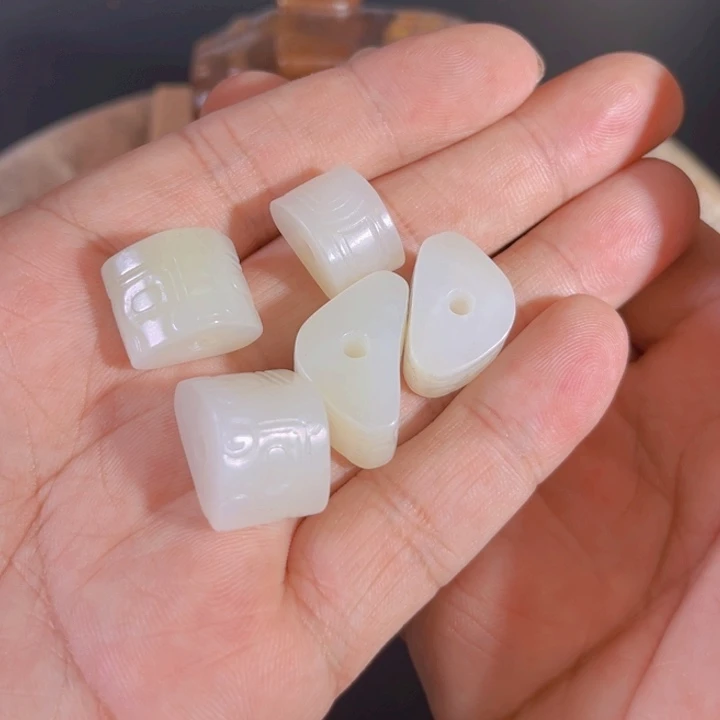 鼎***电和田玉（糖玉）未镶嵌挂件