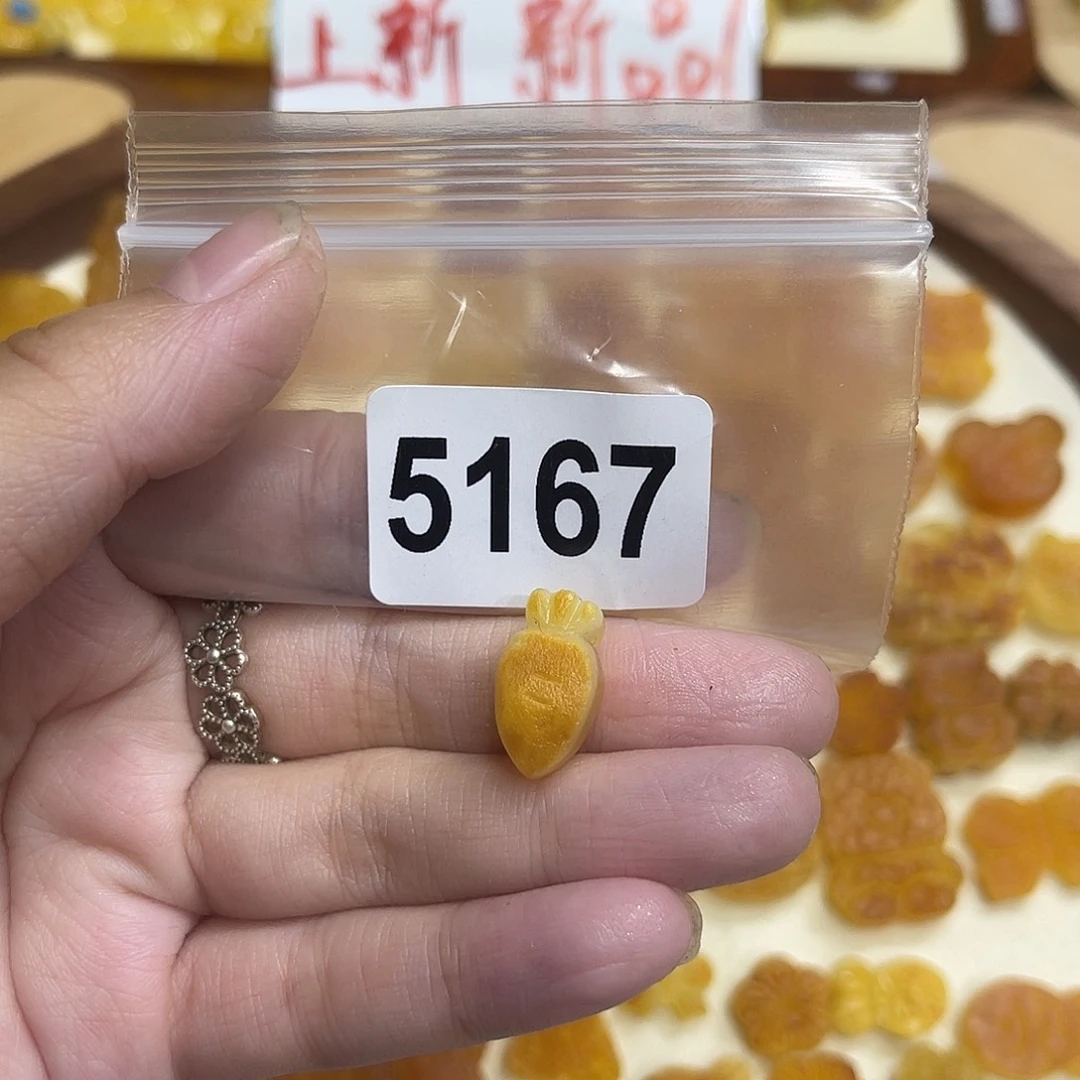 琥珀未镶嵌颈饰蜜蜡