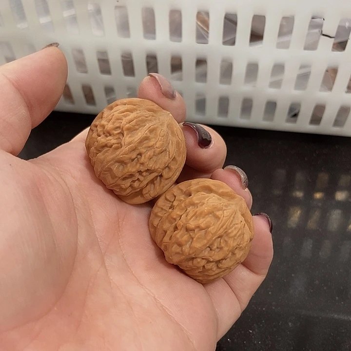 吊坠文玩核桃血玲珑尖瑕疵