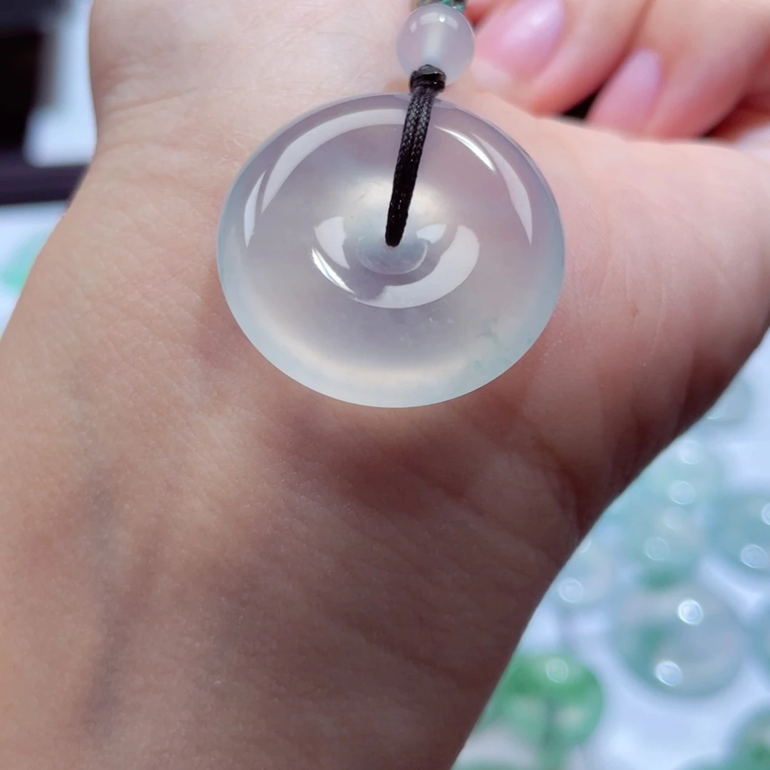 颈饰未镶嵌翡翠平安扣