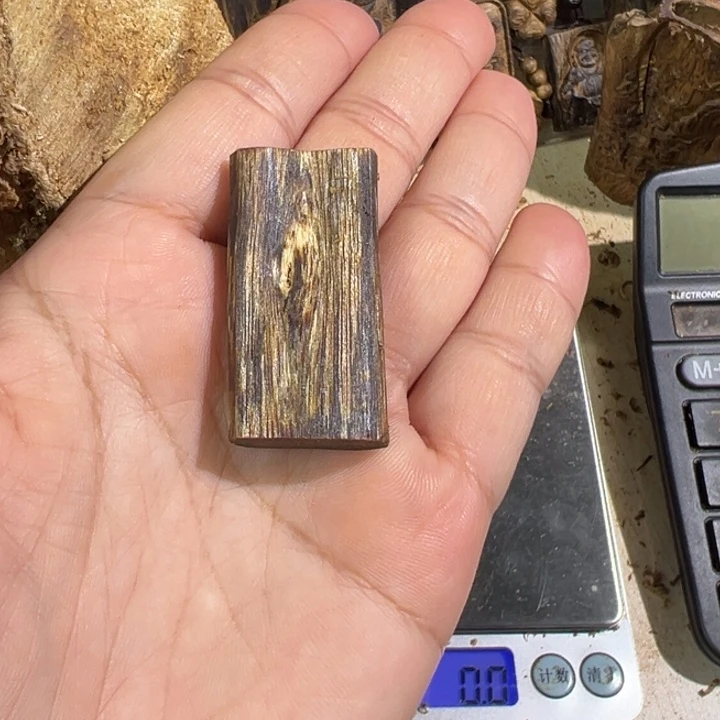 沉香吊坠紫棋楠沉香吊坠5克