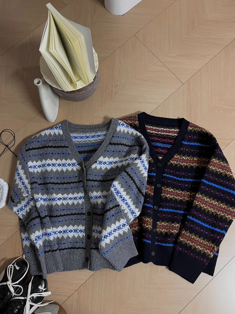 {焕彩费尔岛}韩国东大门100%羊毛V领韩版费尔岛开衫