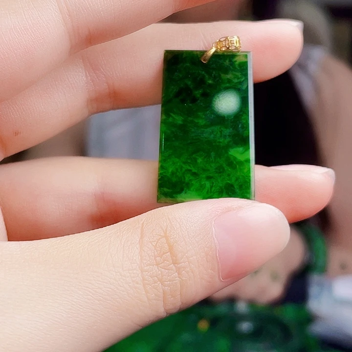 翡翠18K金镶嵌颈饰多样性
