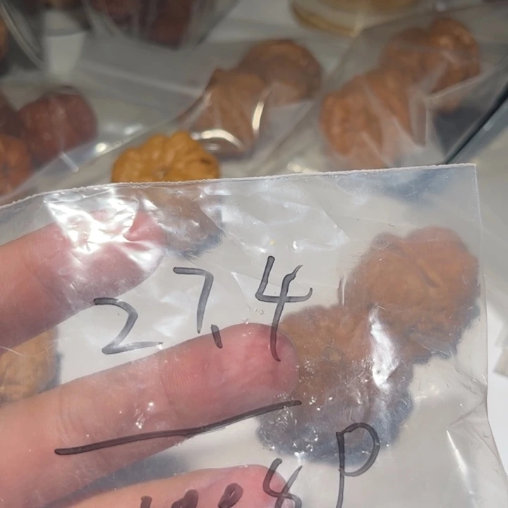 1***.文玩核桃吊坠狮子头核桃