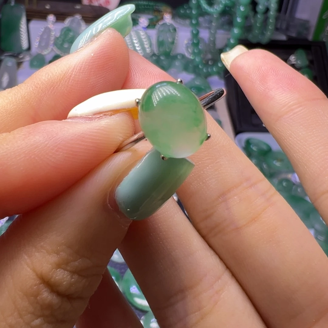 石英质玉（非洲翠）未镶嵌颈饰