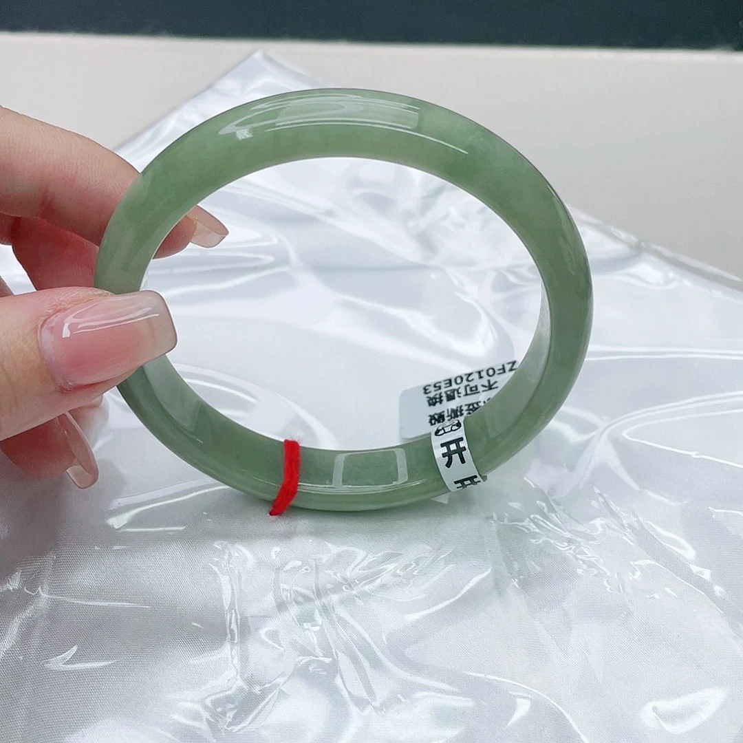 翡翠手镯未镶嵌正64
