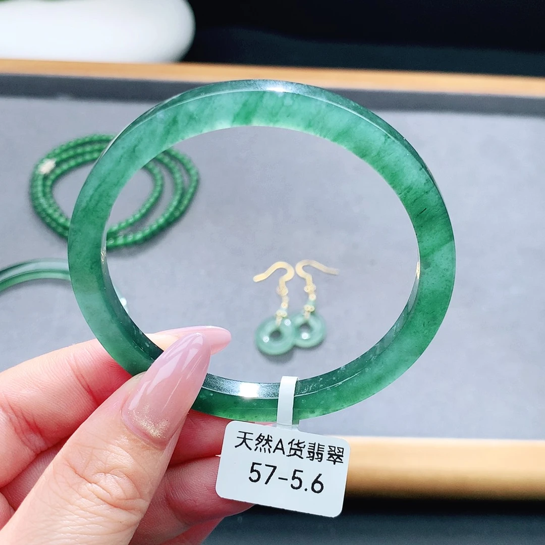 未镶嵌手镯（圆镯）翡翠