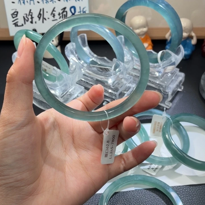樱***初翡翠手镯未镶嵌冰蓝