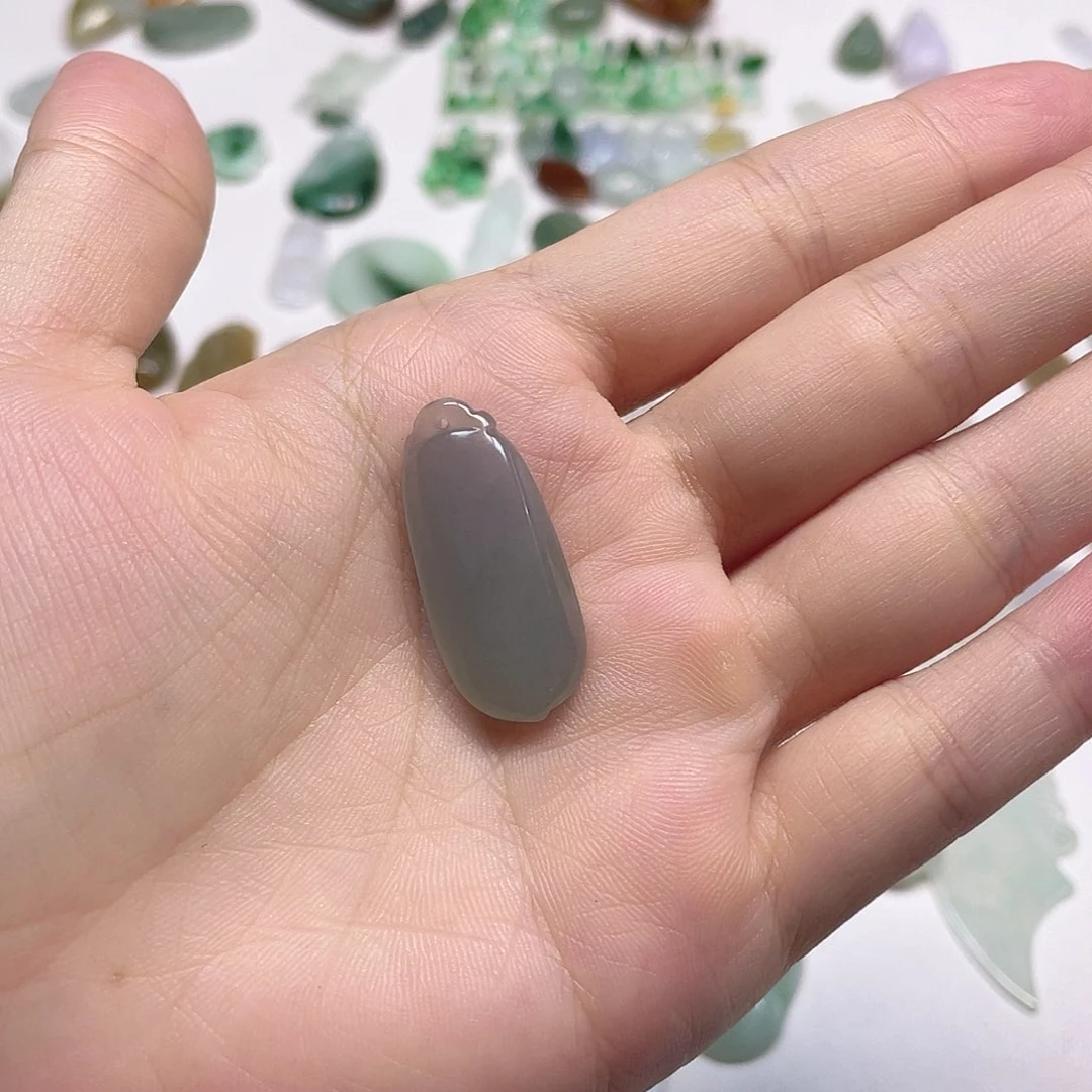 定制翡翠未镶嵌笑**湖翡翠