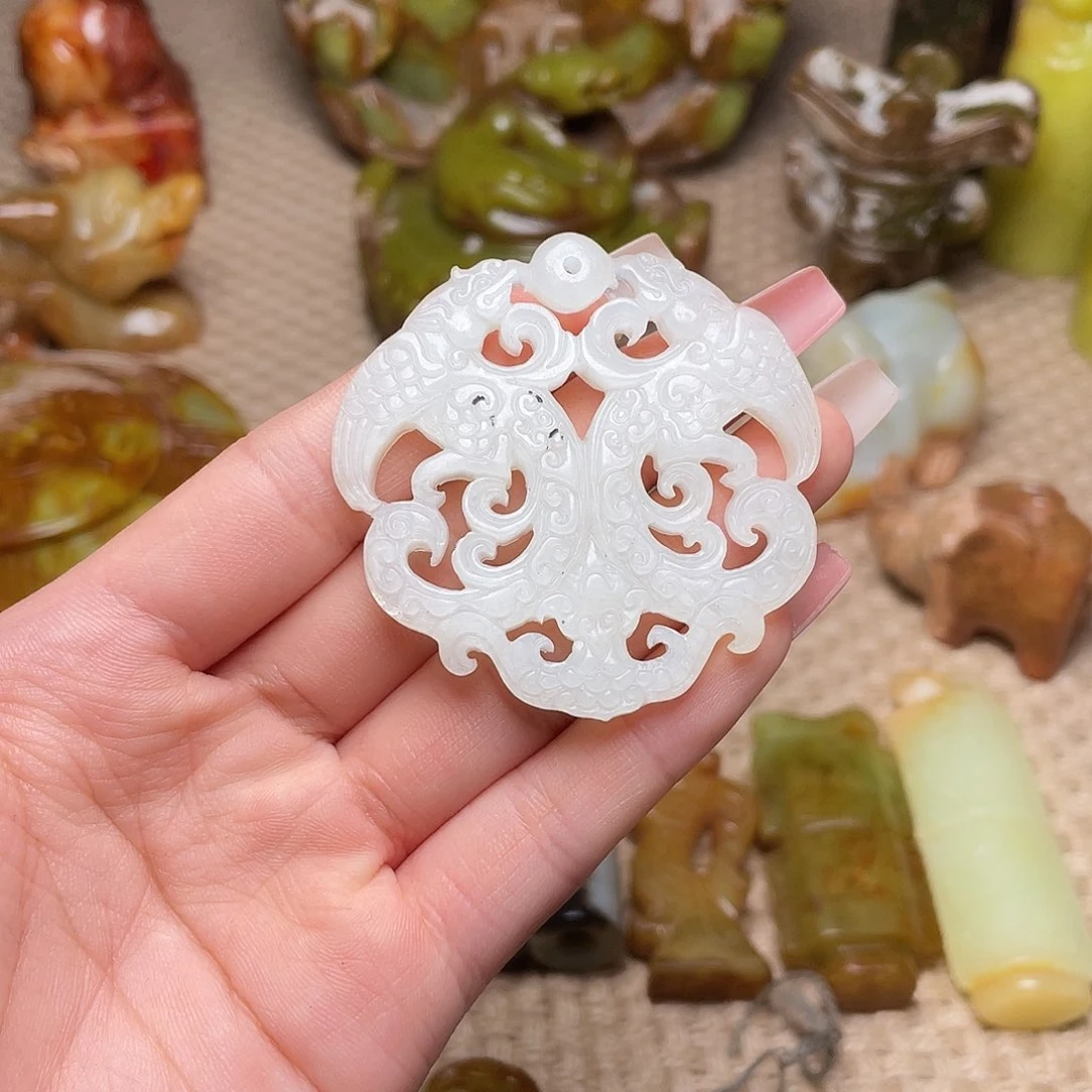 蛇纹石玉未镶嵌颈饰