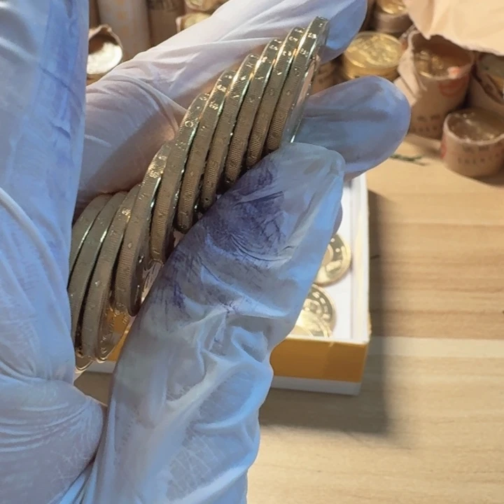 其他普通金属10枚，孙爷爷高粱50的币