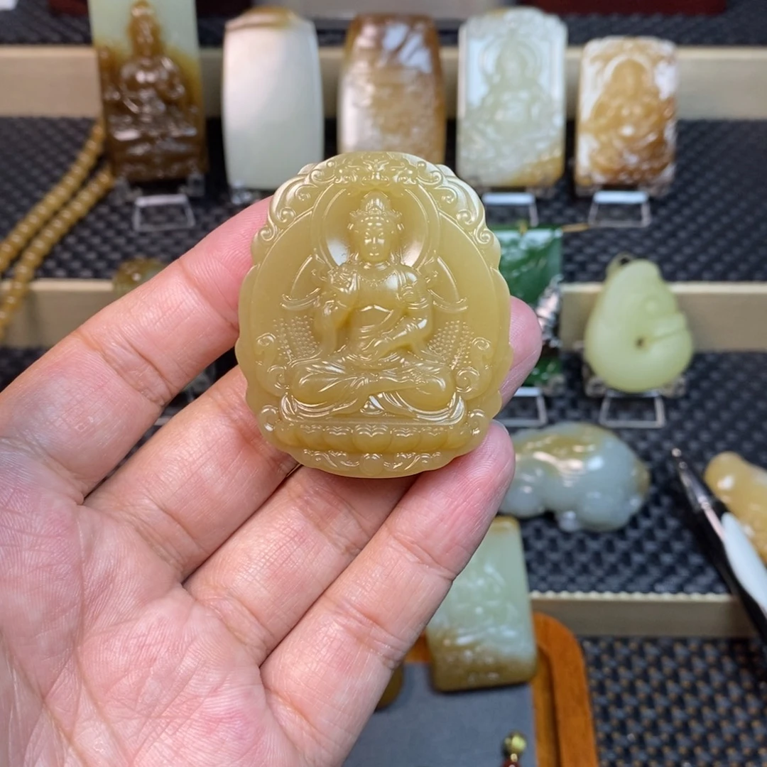 R***O和田玉未镶嵌颈饰