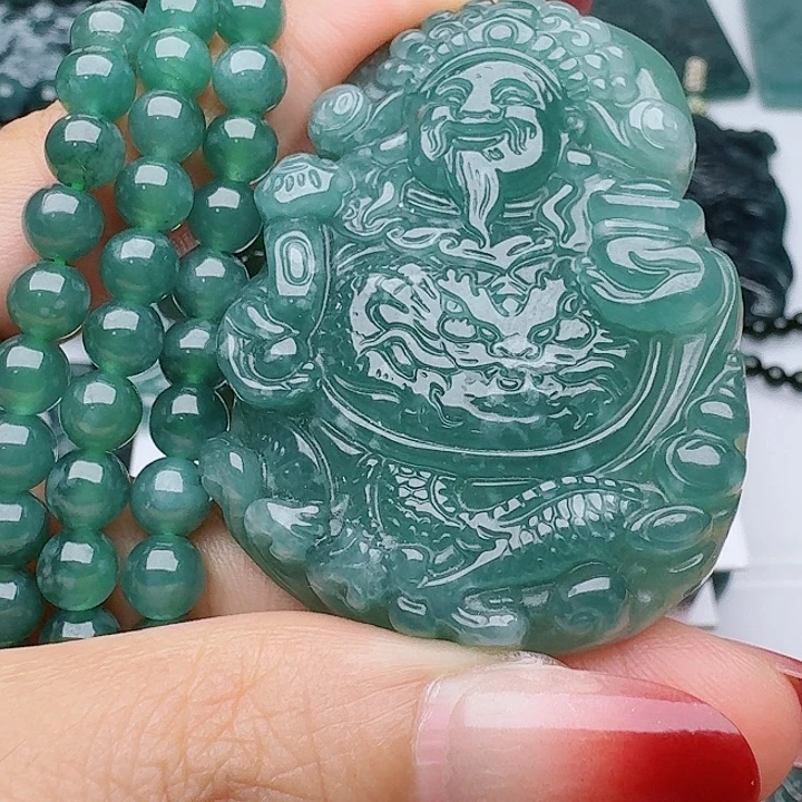 翡翠未镶嵌颈饰多样性发其一