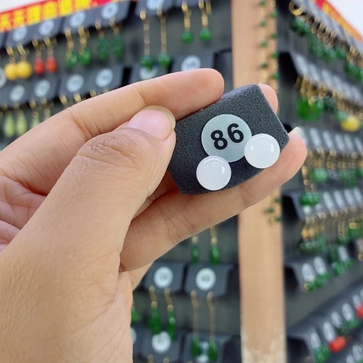 和田玉18K金镶嵌耳饰