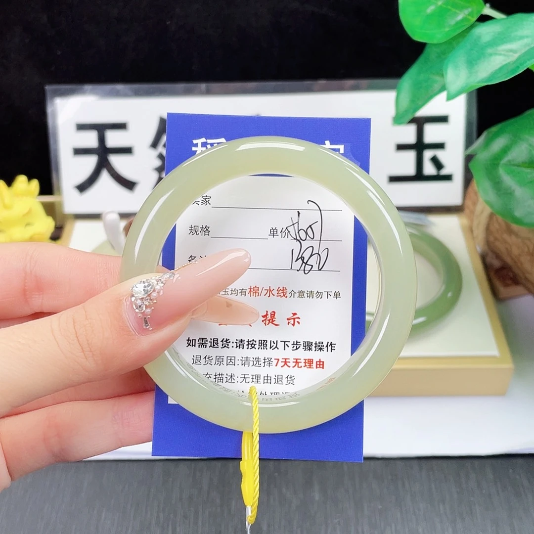 和田玉未镶嵌手镯