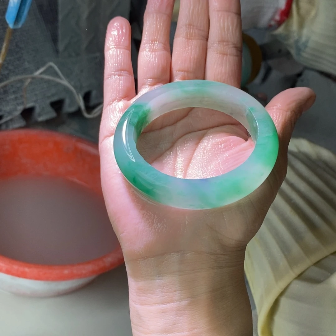 泼***！石英质玉（非洲翠）未镶嵌手镯定制