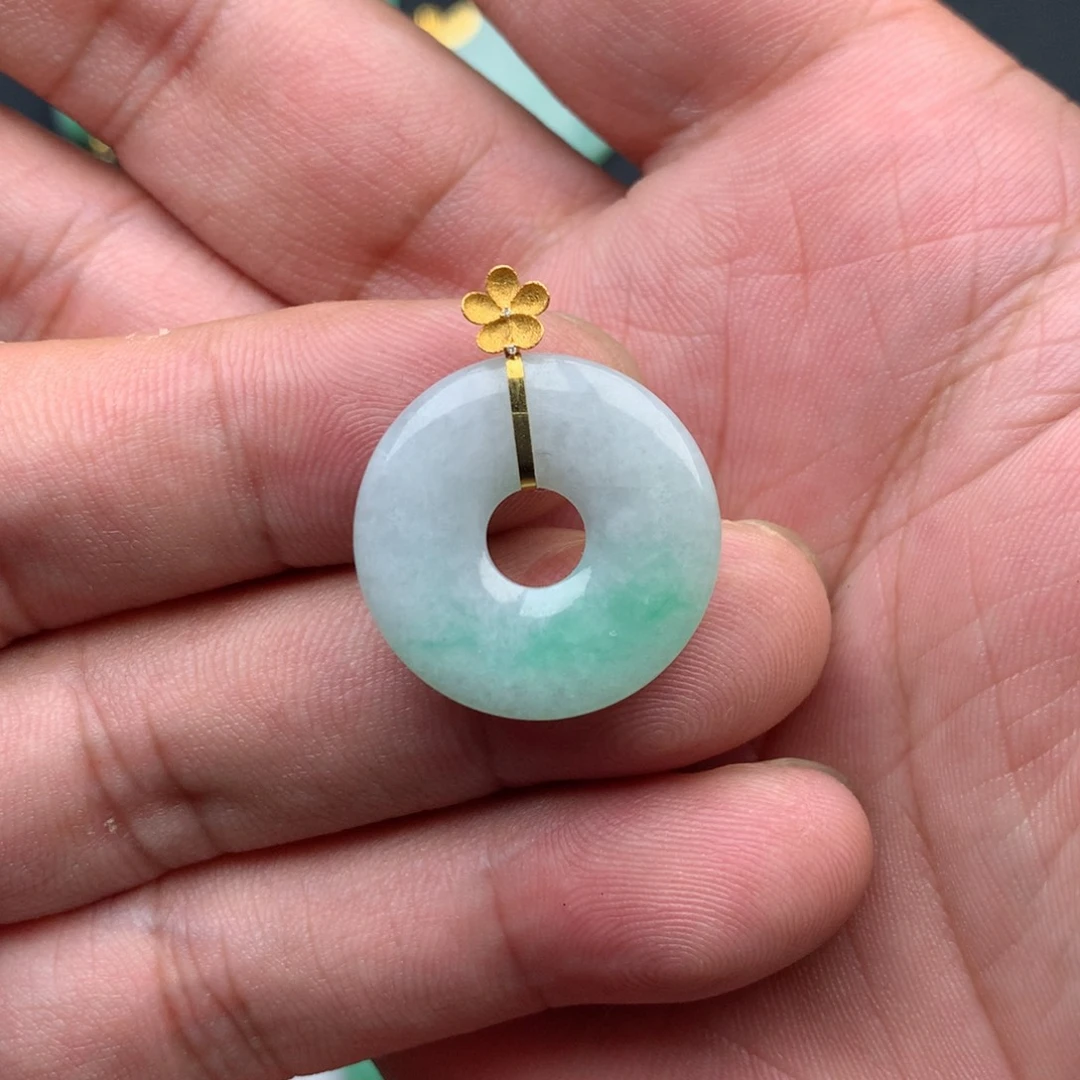 翡翠18K金镶嵌颈饰甜甜圈