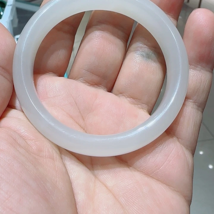 一***呀未镶嵌手镯和田玉8