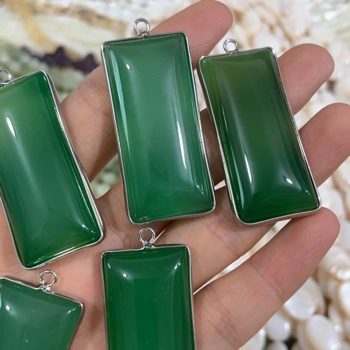 贝壳非金属一个绿色吊坠