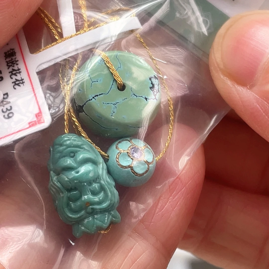 绿松石未镶嵌颈饰