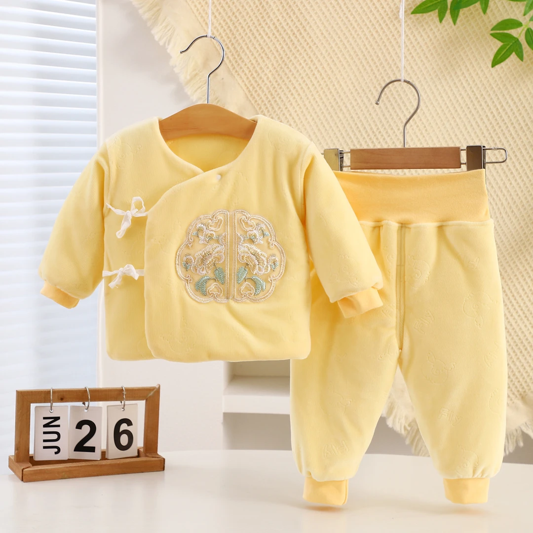 新生儿夹棉套装宝宝保暖棉衣初生婴儿衣服秋冬新生儿柔软棉衣新款