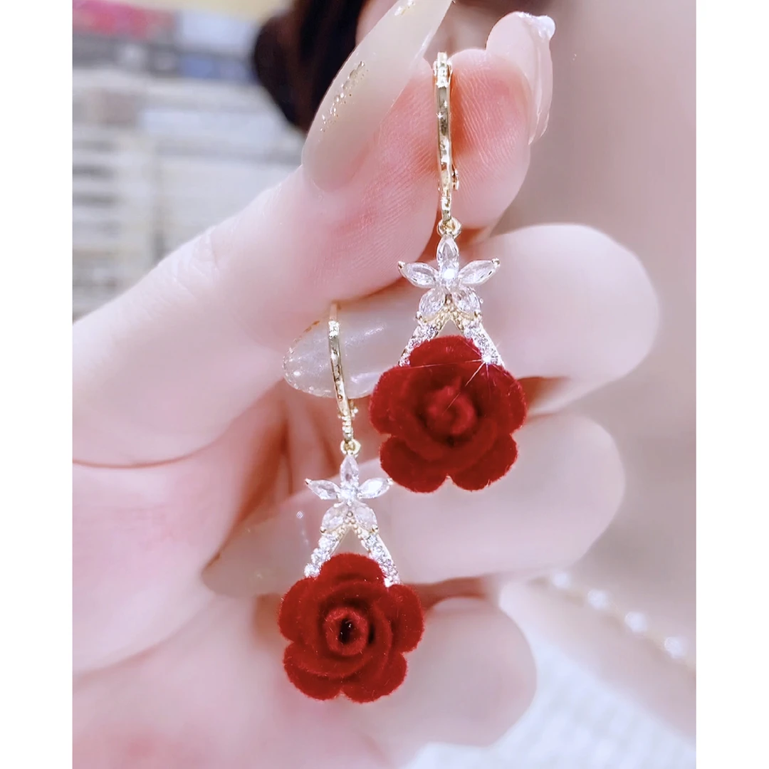 铜合金合成锆石耳饰 秋冬新年轻奢复古耳饰浪漫玫瑰花耳环