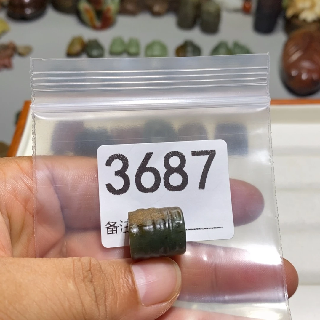 颈饰未镶嵌透闪石质玉琪**胜