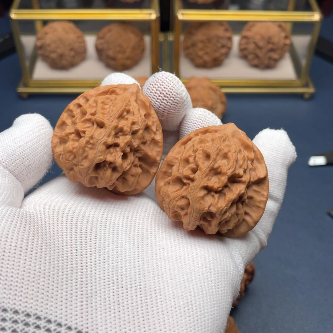 文玩核桃吊坠42梨木台