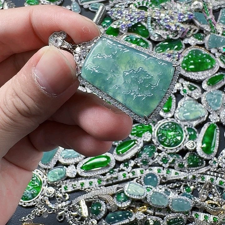 翡翠颈饰未镶嵌天然A货翡翠放漏