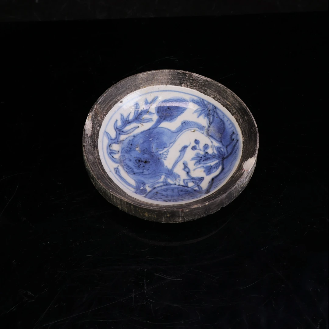 4. 明晚期青花狮子绣球油灯