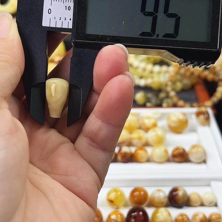 大***i琥珀颈饰未镶嵌45