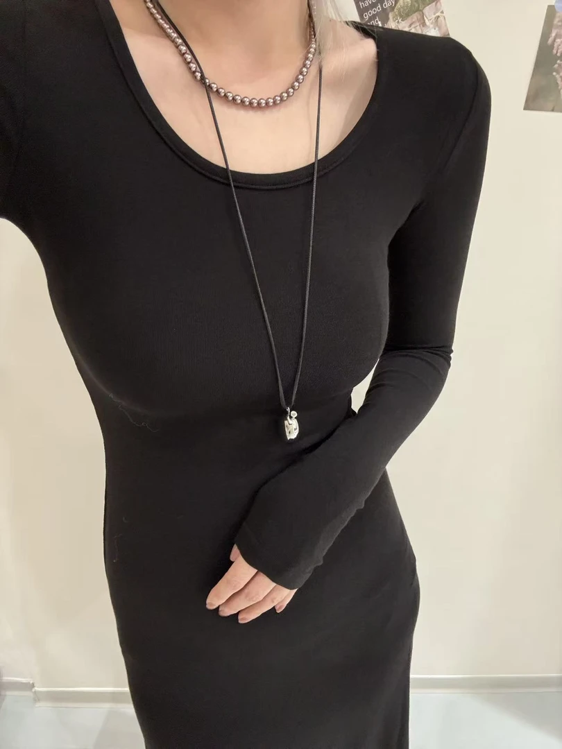 CJ 气质优雅高级纯色圆领连衣裙