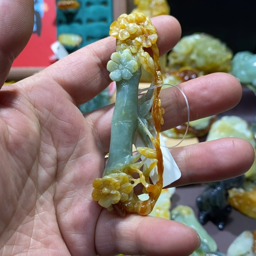 蛇纹石玉颈饰未镶嵌衣***装