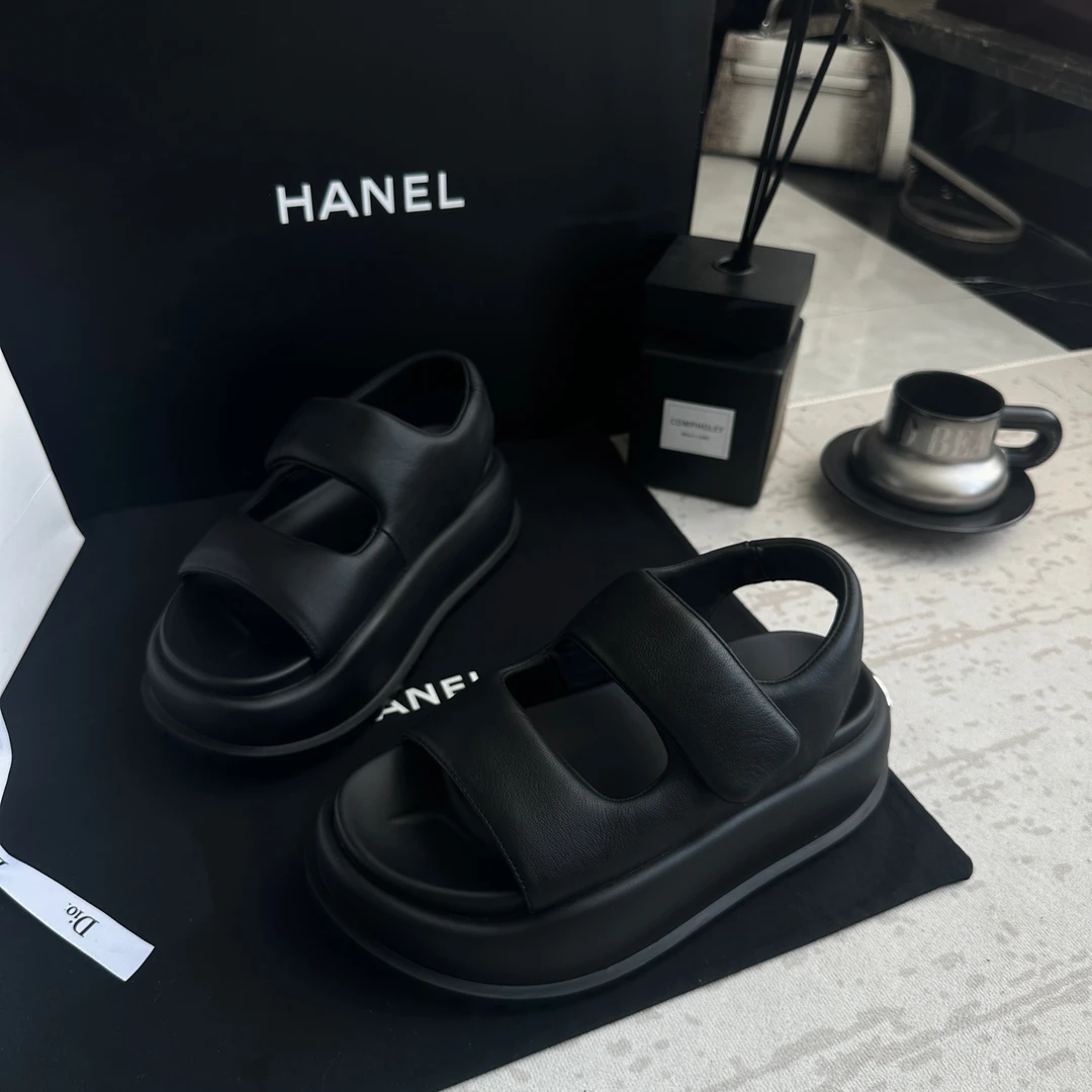 L玲L哒~2025新款 欧货厚底 夏季外穿凉鞋 百搭休闲 羊皮凉鞋ins风