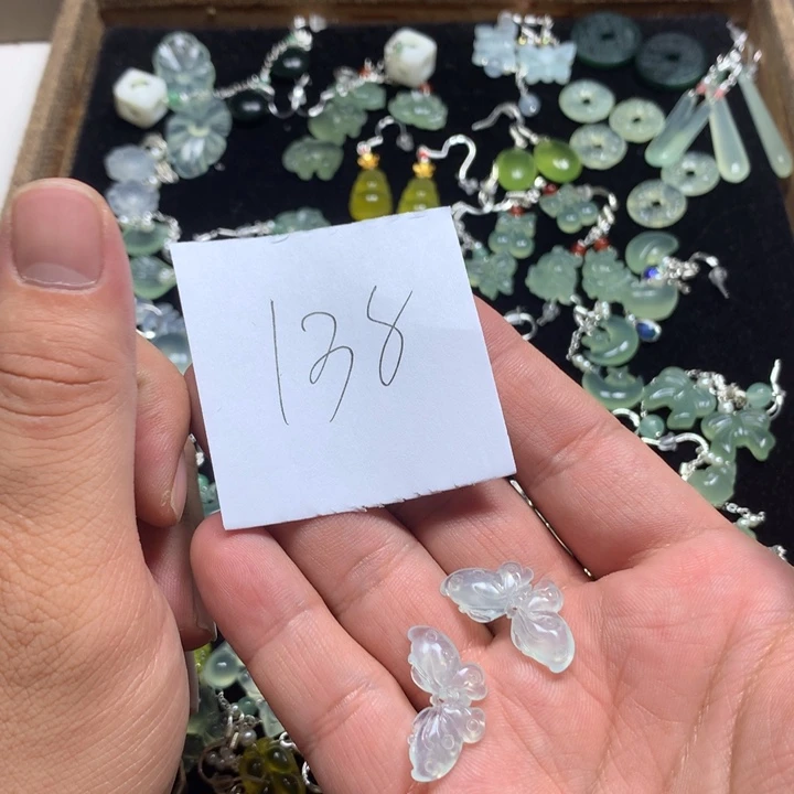 *****蛇纹石玉未镶嵌耳钉