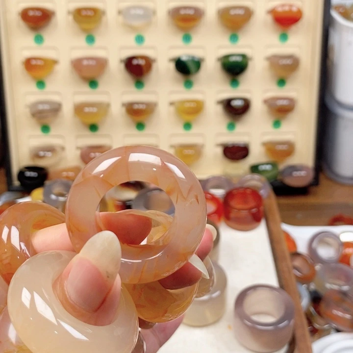 未镶嵌戒指玛瑙/玉髓心**间