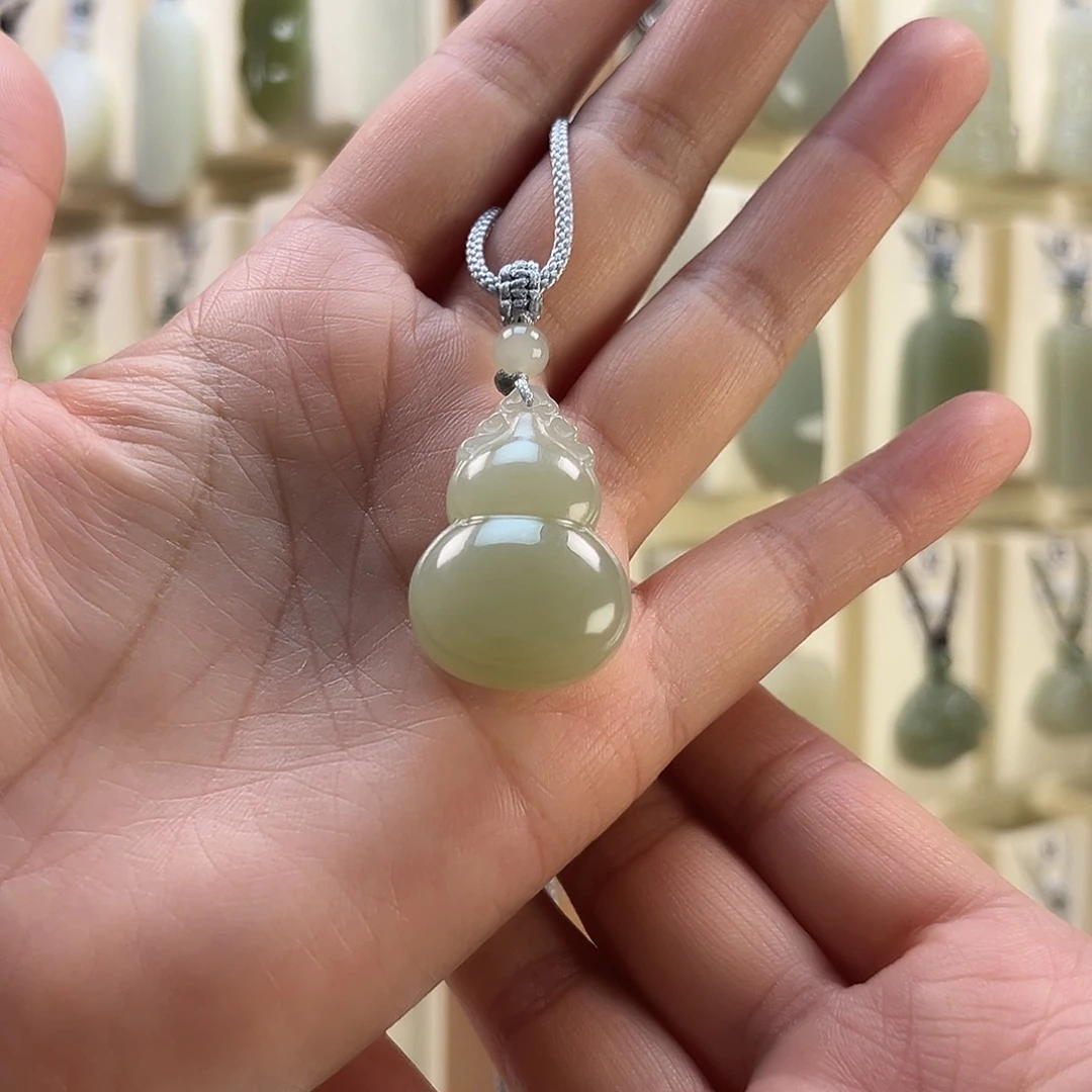 薄****和田玉未镶嵌颈饰