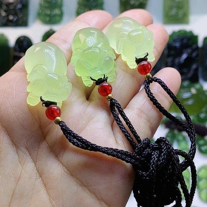 蛇纹石玉颈饰未镶嵌