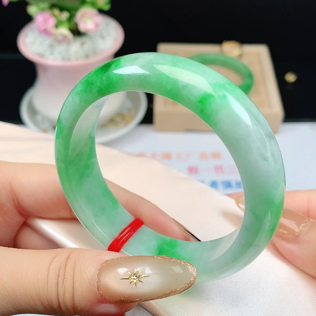 翡翠未镶嵌手镯1963