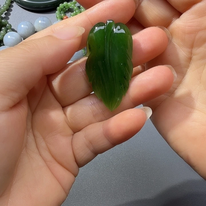 颈饰未镶嵌和田玉（碧玉）