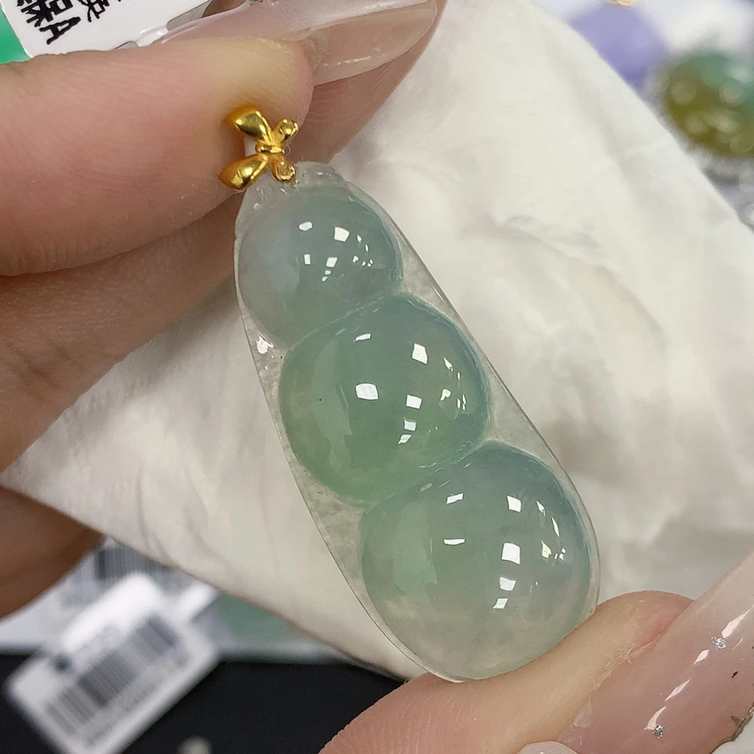 颈饰18K金镶嵌翡翠